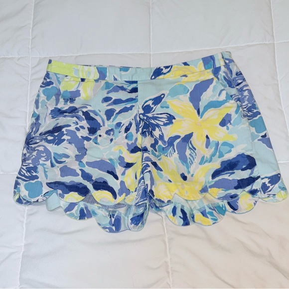 Lilly Pulitzer Pants - 🎉HP🎉 Lilly Pulitzer Magnolia Shorts in Blue and Yellow Floral Size 4